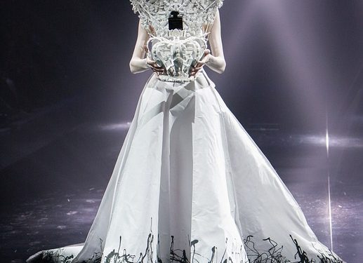 Street Style Sensations: The Best Looks Spotted Outside the Fashion Show