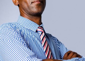 Stay Stylish This Season with Long Sleeve Shirts: Fashion Tips and Trends