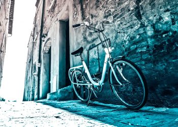 The Versatility of Short Sleeve Shirts: From Casual to Dressy