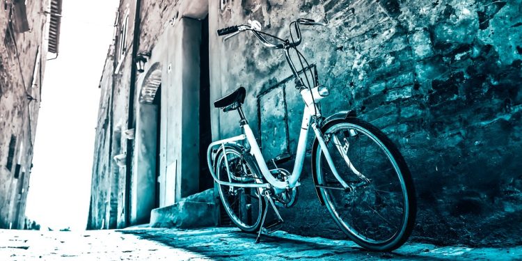 The Versatility of Short Sleeve Shirts: From Casual to Dressy