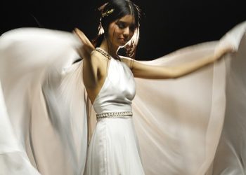 The Science of Makeup: How Beauty Products Harness Innovation to Enhance Women’s Features