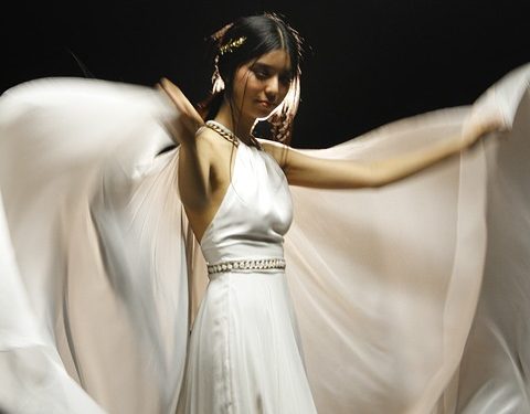 The Science of Makeup: How Beauty Products Harness Innovation to Enhance Women’s Features