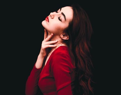 Discover the Hottest Hair Trends of 2022: From Beach Waves to Sleek Pixies