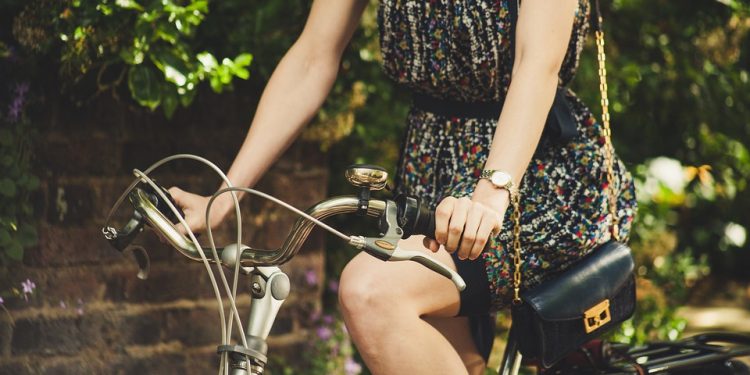 The Rise of Casual Dress: How It’s Redefining Workplace Attire