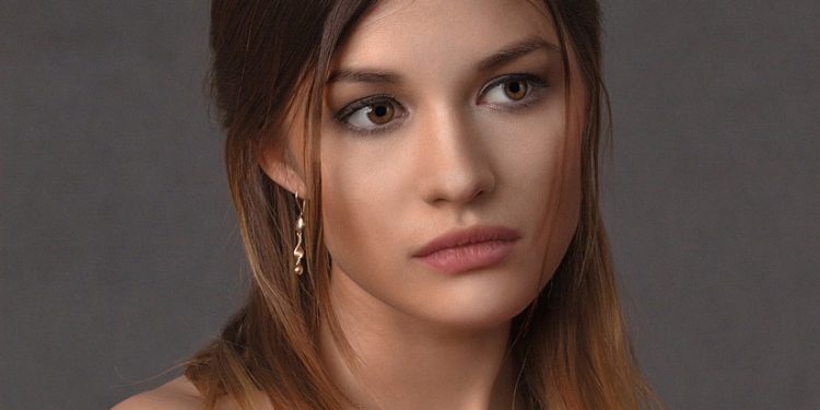 Expert advice: Reveal your best features with strategic makeup techniques