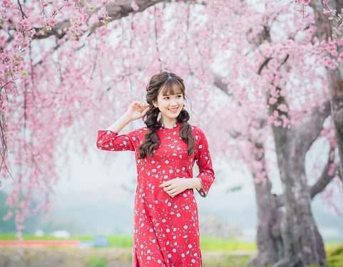 The Secret to Flawless Skin: Expert Tips and Tricks from Women’s Makeup Artists