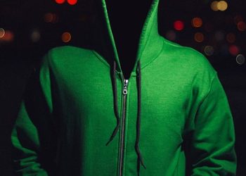Exploring the Artistic Evolution of Hoodies: A Closer Look at Urban Fashion