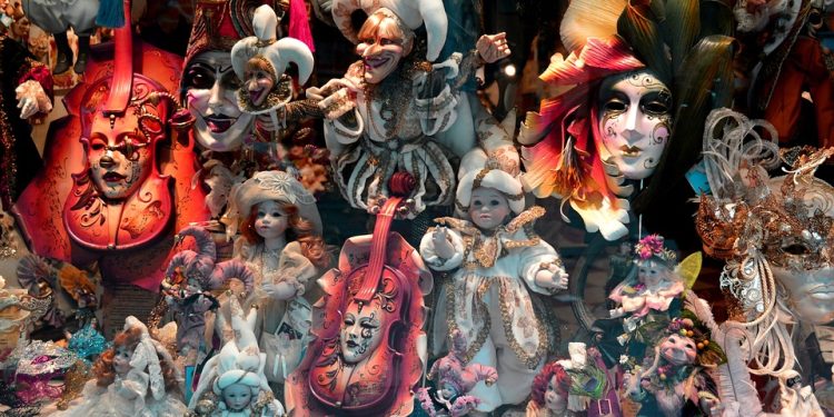 Make Heads Turn this Halloween with Sultry and Sexy Costumes