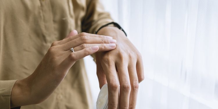 Breaking Down the Myths: Debunking Common Skincare Misconceptions