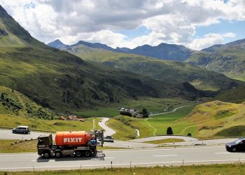 From Gym to Street: How Tank Tops Have Become a Fashion Staple