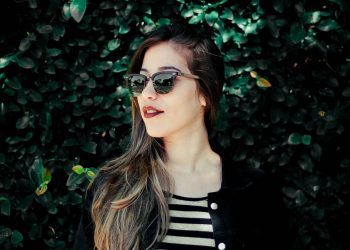 Makeup as a Form of Self-expression: Unleashing Creativity and Identity Through Women’s Cosmetic Choices