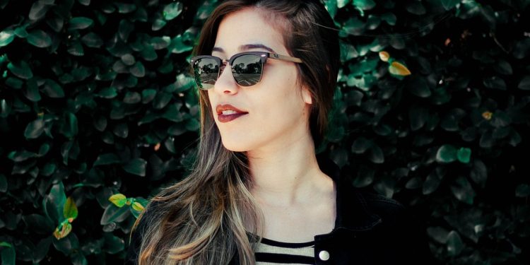 Makeup as a Form of Self-expression: Unleashing Creativity and Identity Through Women’s Cosmetic Choices