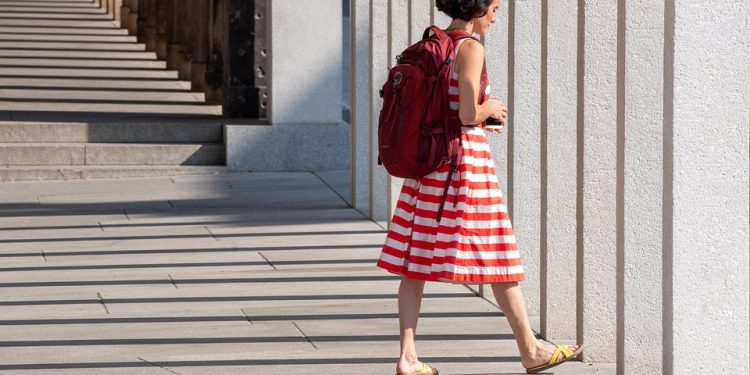 Cracking the Dress Code: How to Dress Casually Yet Professionally