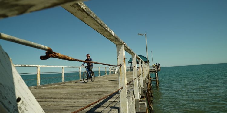 Unveiling the Secrets Behind the Versatility of Henleys: From Office Attire to Weekend Wear