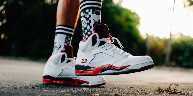 The science behind cozy toes: How socks contribute to overall well-being.